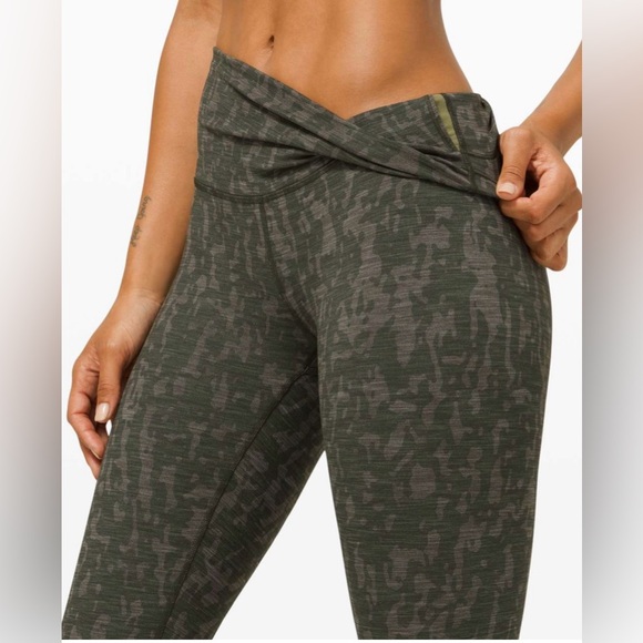 Lululemon High Rise Leggings 25" in Heathered PU Bronze Green Dark Olive Size 4 - Picture 2 of 8